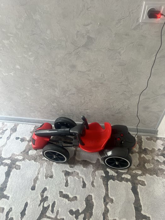Bolalar elekrto mashinasi holati yaxshi