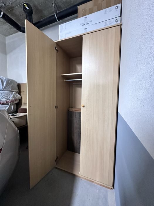 Гардероб и етажерка