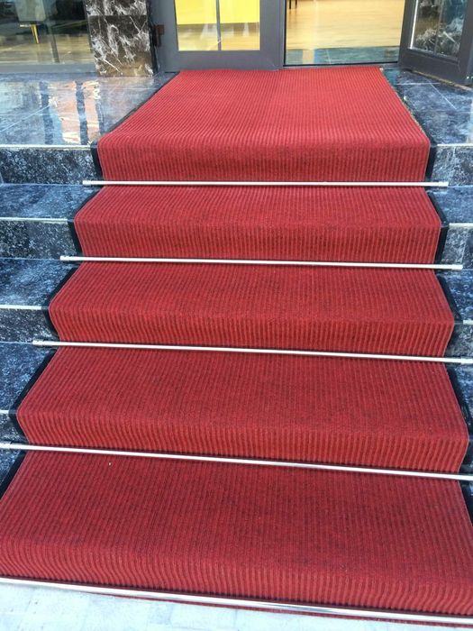 Кавралан резиновый для лестницы!!