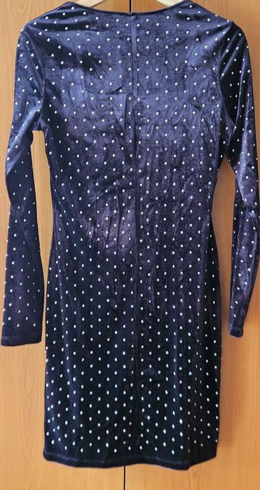 Rochie neagră cu pietricele