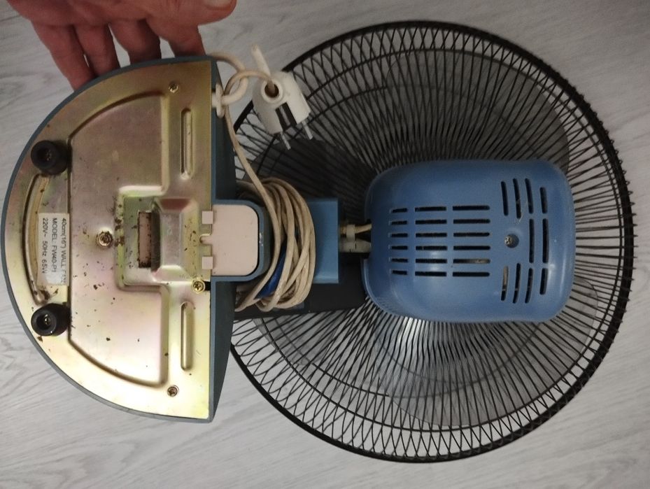 Вентилятор настенный.