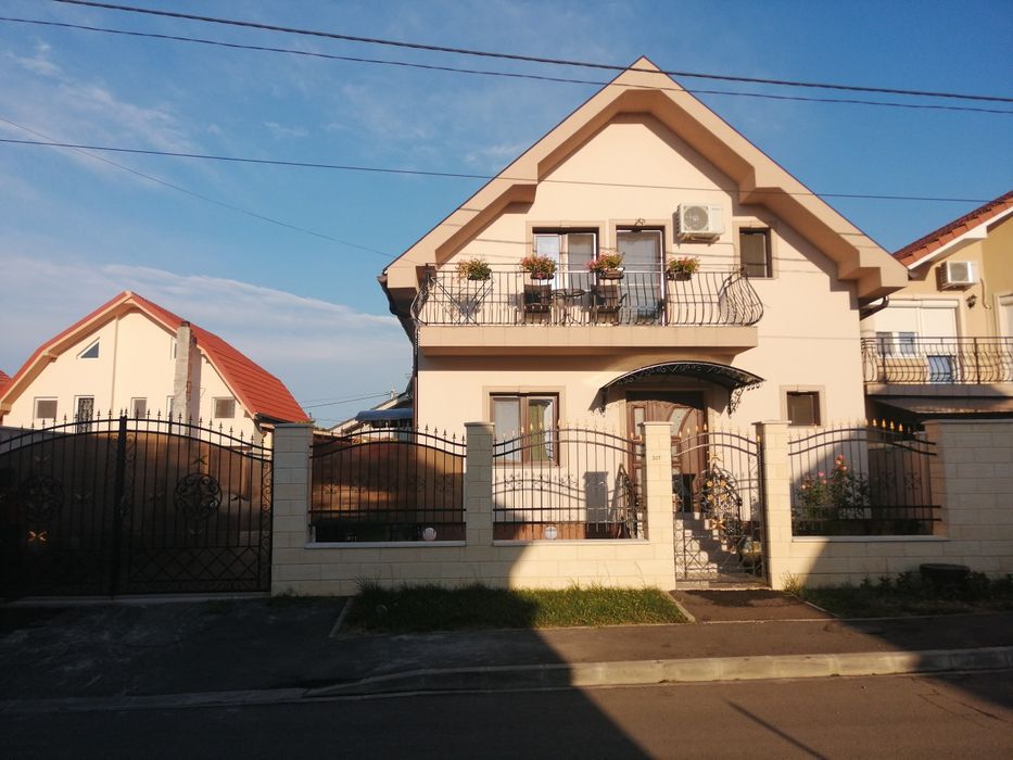 Vila de închiriat pe termin lung