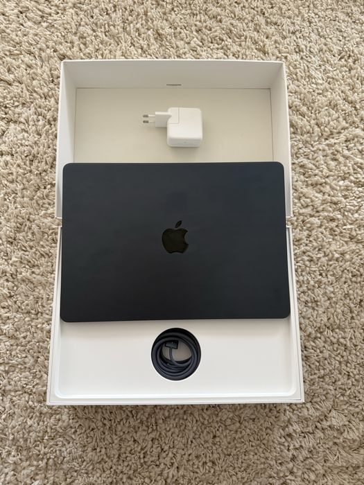 Macbook Air M2 , stare perfecta