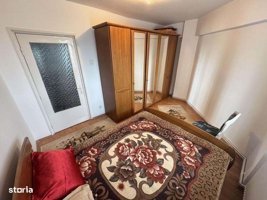 Apartament 2 camere zona Poarta 6 cu Centrala si Parcare