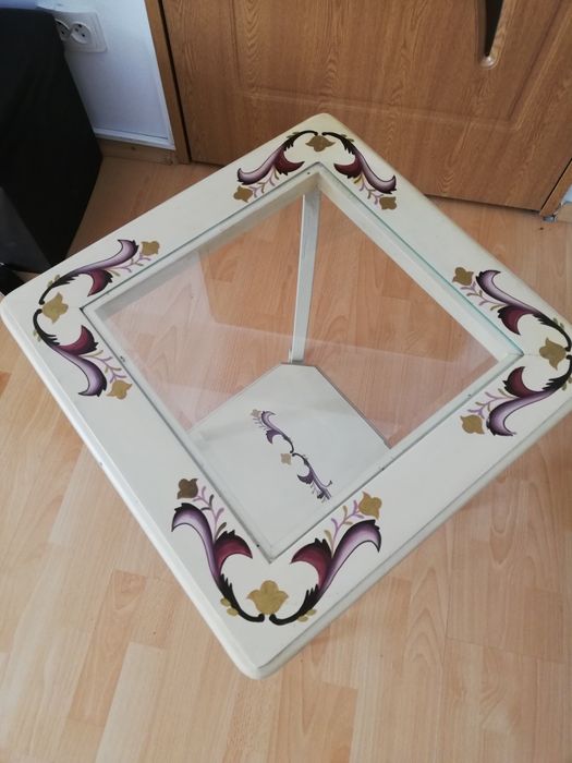 Masa vintage, pictata manual