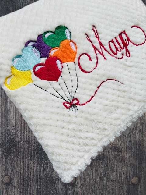 Patura brodata personalizata pentru copii cu baloane