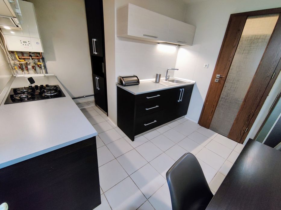 Proprietar – Închiriez Apartament 3 Camere Decomandat | Centrală proprie