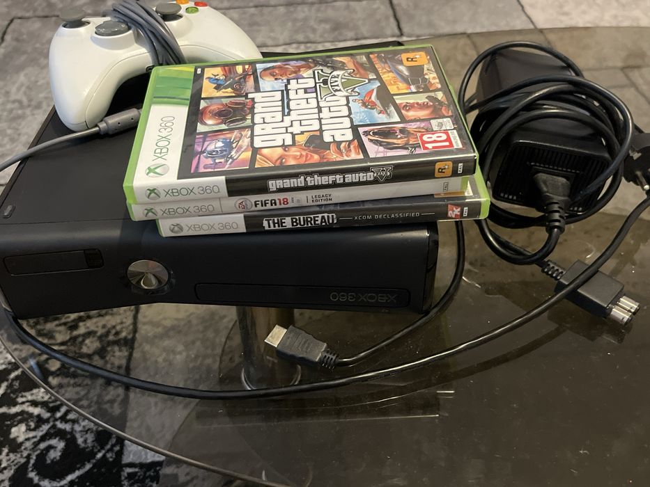 XBOX 360 cu HDM si o maneta  +3 jocuri(gta V, fifa 18,the bureau) aproape nou.