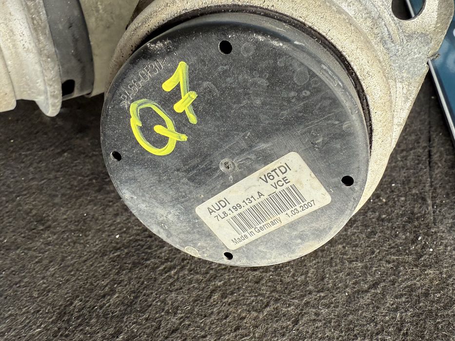 Тампон на мотора хидравличен Audi Q7 Ауди кю7 4L 7L8199131A ляв десен