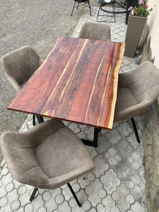 Masa 140x90 cm din lemn masiv cu scaune