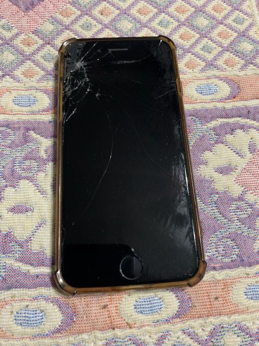 Продам Iphone Se2 64gb