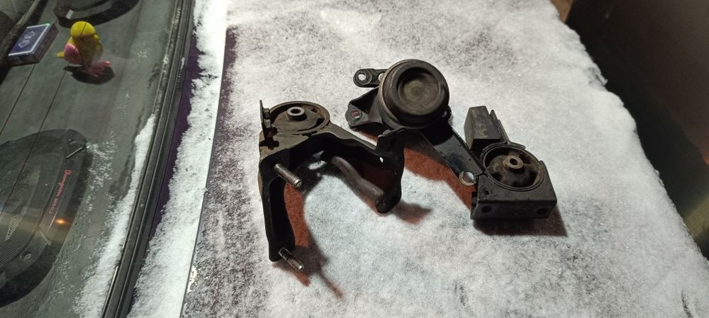 Подушки двигателя Авенсис т22