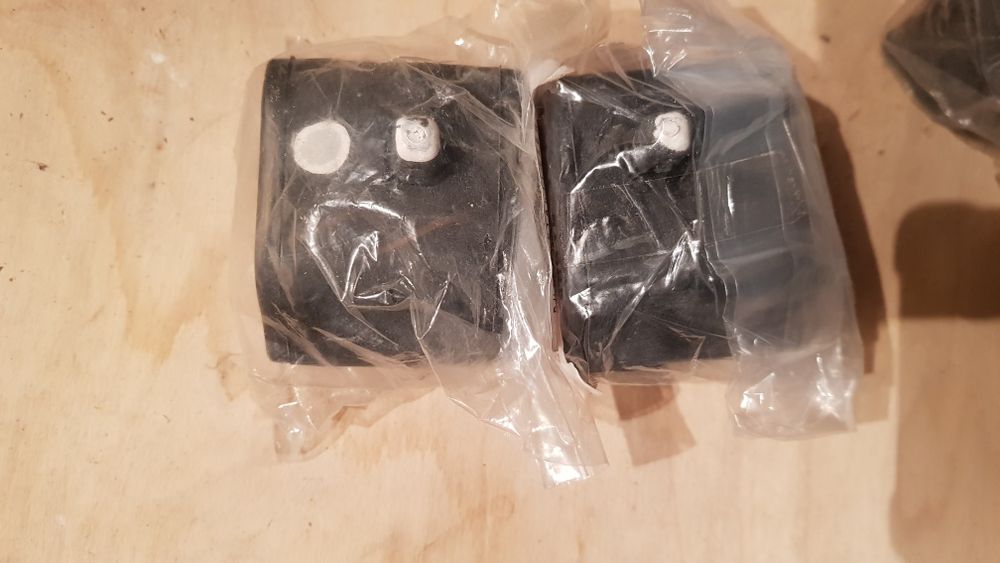 Оригинальные передние втулки стабилизатора rav4