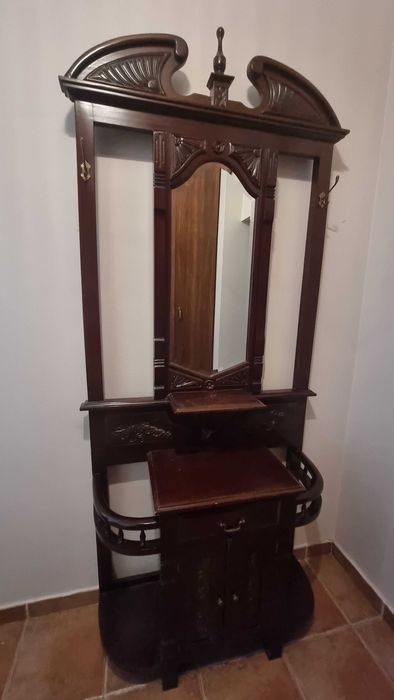 Cuier din lemn masiv cu oglinda si depozitare