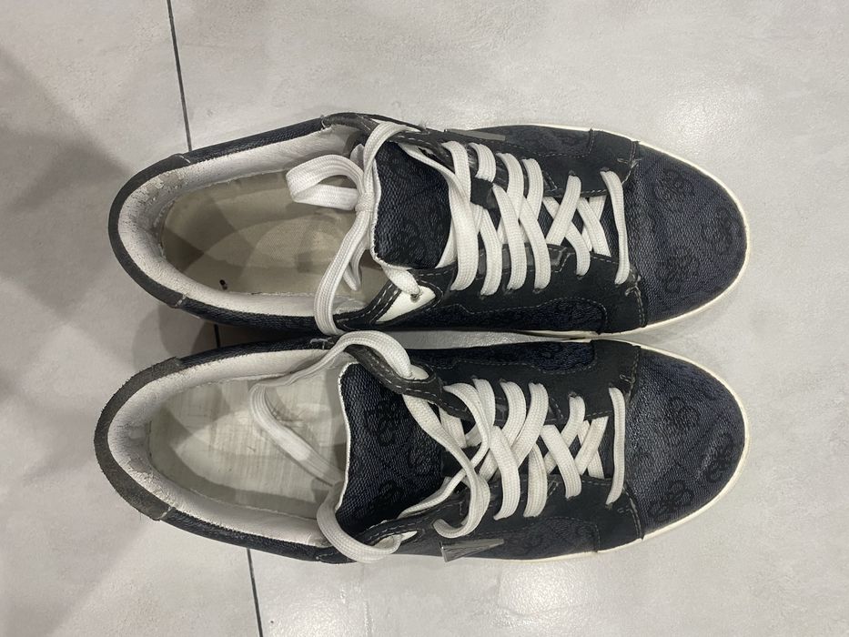 Продается кроссовка Guess размер 41
