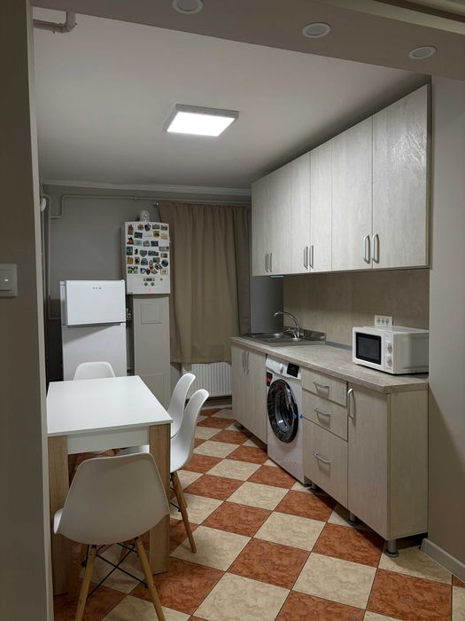 Inchiriez apartament 3 camere