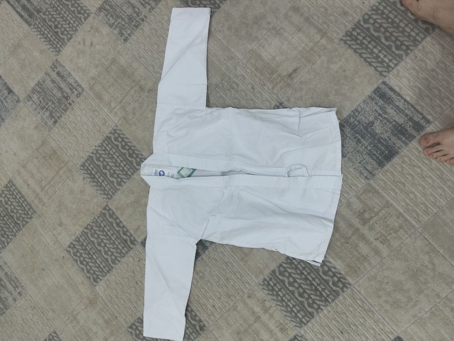 Каратэге арналған киімдер сатылады жаңа