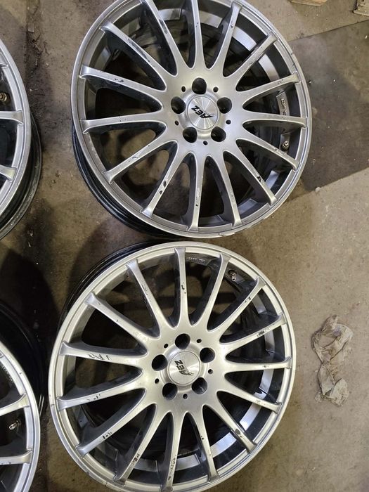 Джанти за Alfa Romeo 17” 5x98
Продавам комплект алуминиеви джанти за Alfa Romeo.
17 цола, междуболтово разстояние 5x98.
Прави и здрави, без заварки.
И