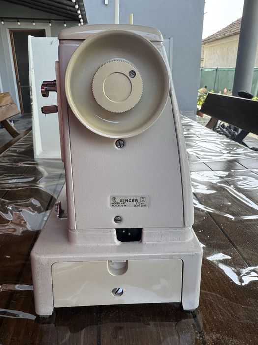 Masina de cusut Singer