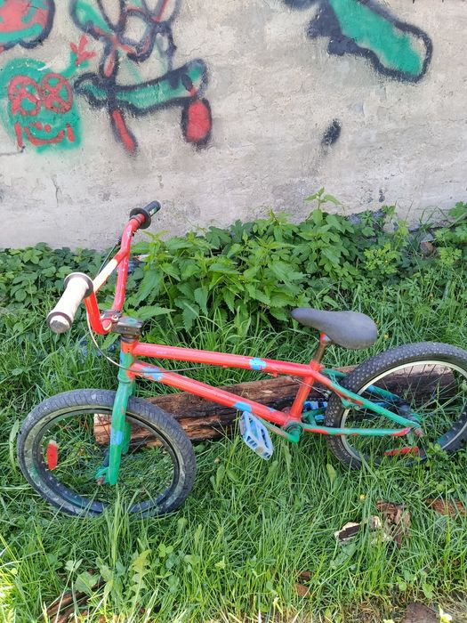 Продам велосипед BMX красно-зелёный
