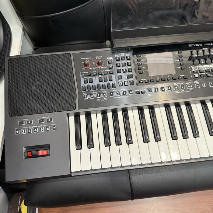 Roland E A7 синтезатор