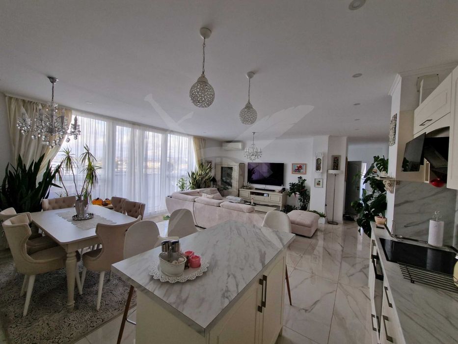 Продава се Тристаен апартамент в Варна, Гранд Мол Варна - 174 кв.м за 2069 €/кв.м - Снимка #4