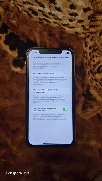 Айфон 11-64gb отключен към всички