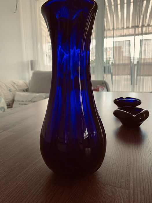 Винтажна ваза и два пепелника кобалтово гутно стъкло 1970 г