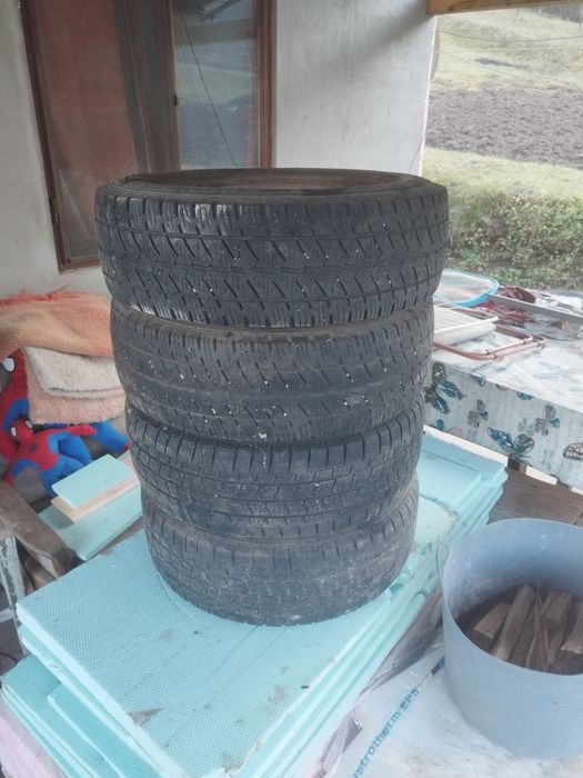 Vând cauciucuri cu jante pt vw t4,195 70 15c