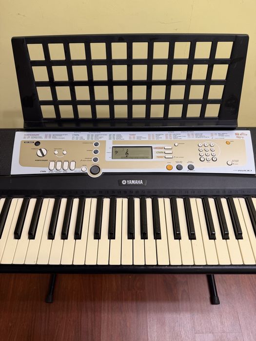 синтезатор YAMAHA PSR-R200