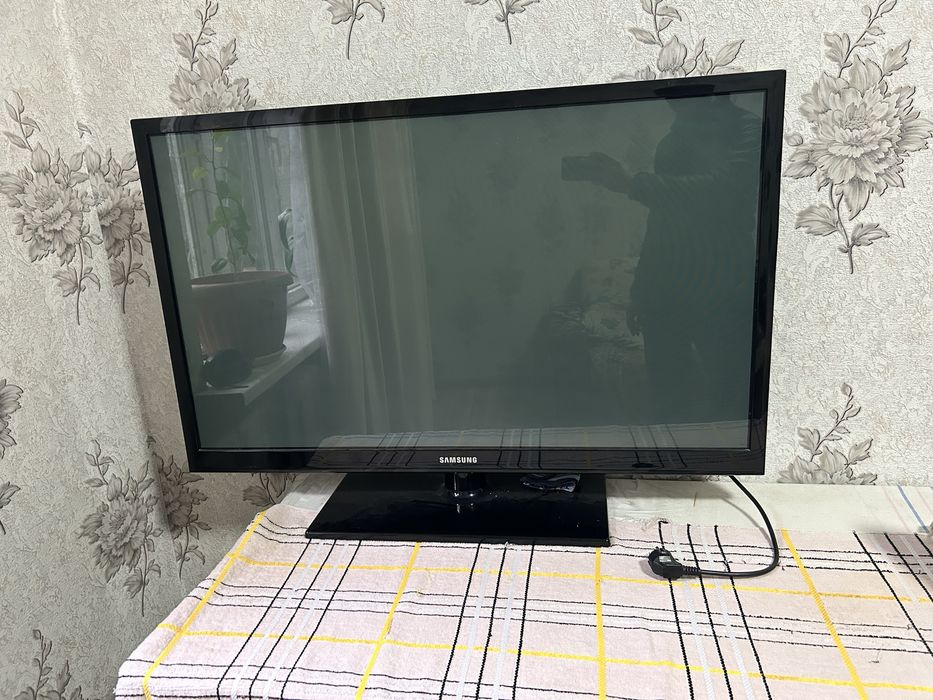 Продам 2 телевизора, рабочие ( Samsung, Panasonic )
