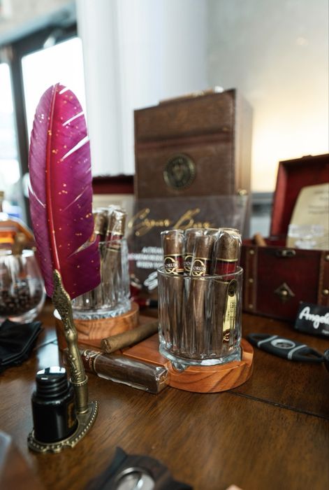 Luxury Cigar Bar + Elegant Selfie Mirror + Litere Volumetrice