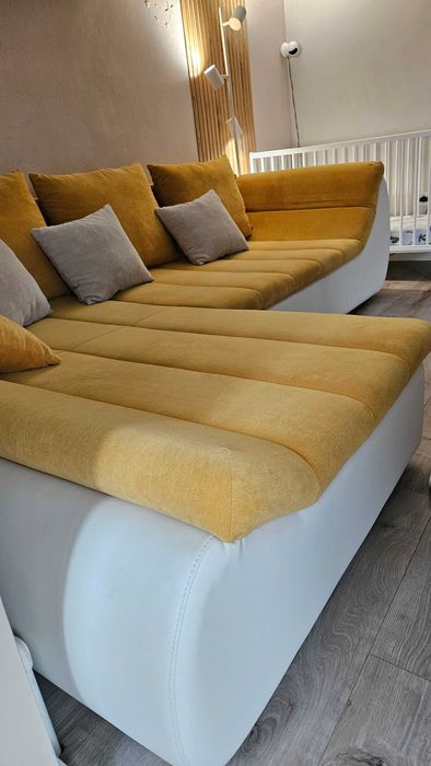 Canapea extensibila cu lada pentru depozitare