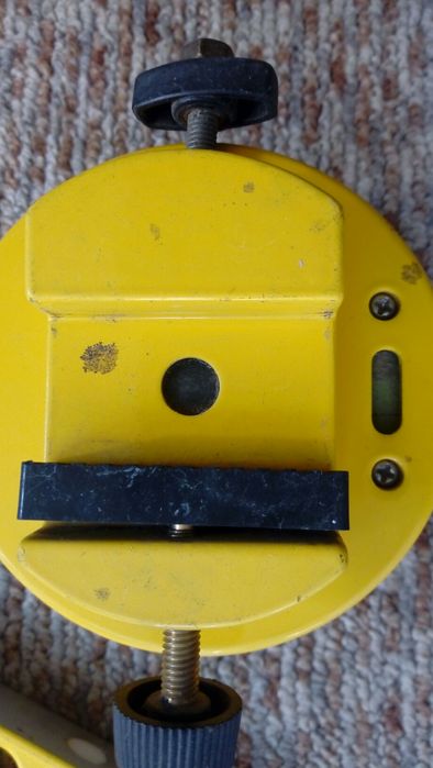 Лазерен нивелир