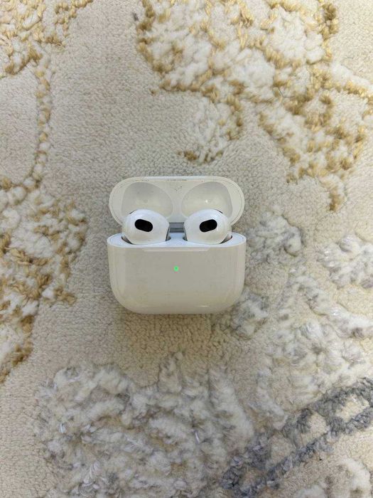 Продам Apple AirPods 3 (оригинал)