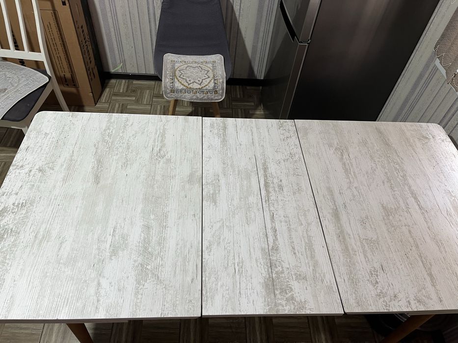 Продам стол в отличном состояний