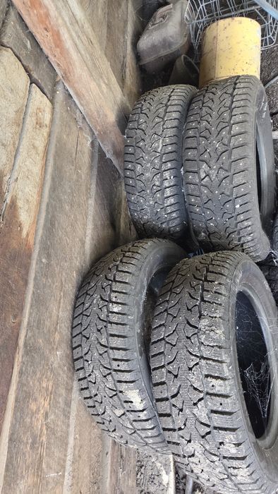 Шины шипованные 215/60/R16