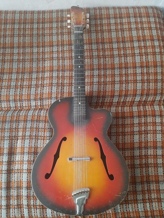 Продам гитару советскую