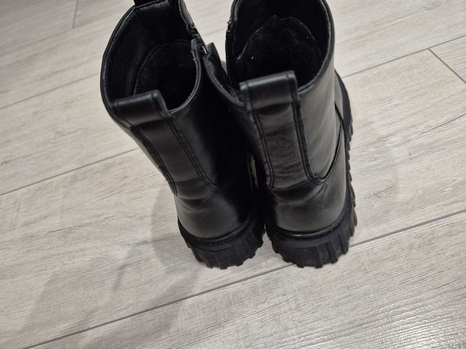 Продам почти новые сапоги.