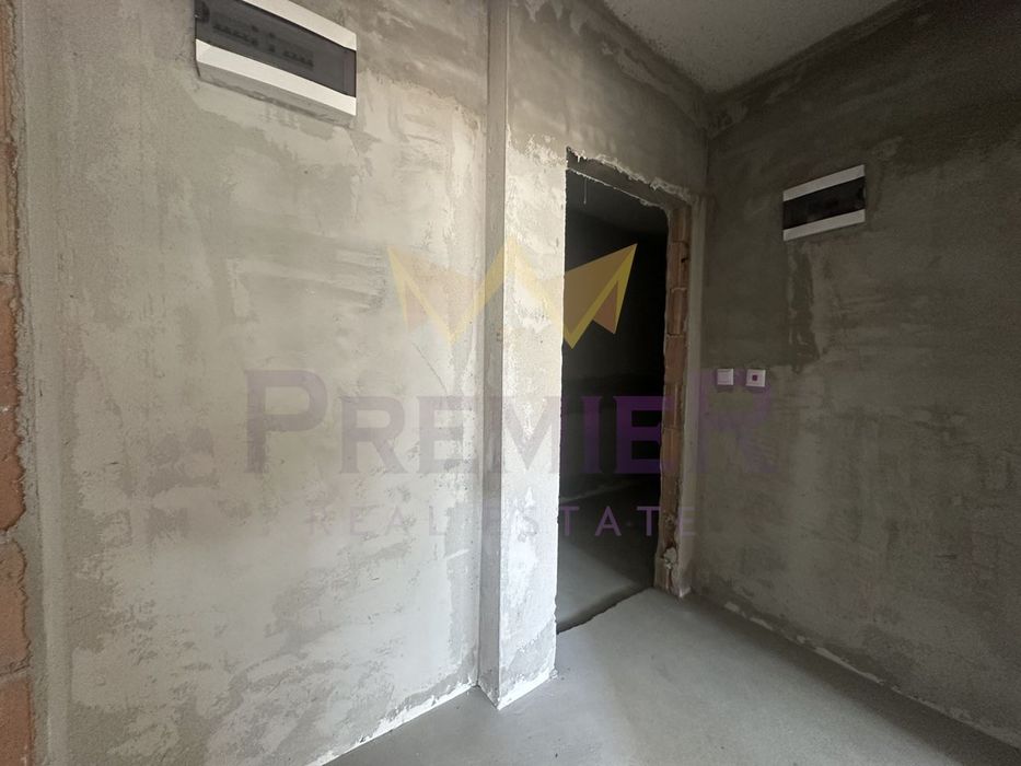 Продава се Офис в Варна, Изгрев - 80 кв.м за 1250 €/кв.м - Снимка #9