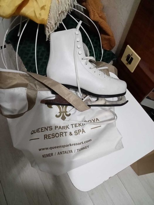 Коньки фигурные 39 размер