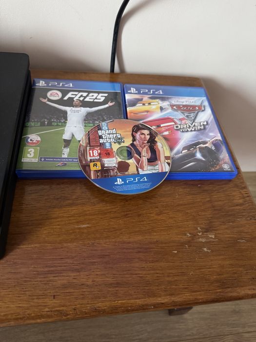 Vand PS4 +2 manete