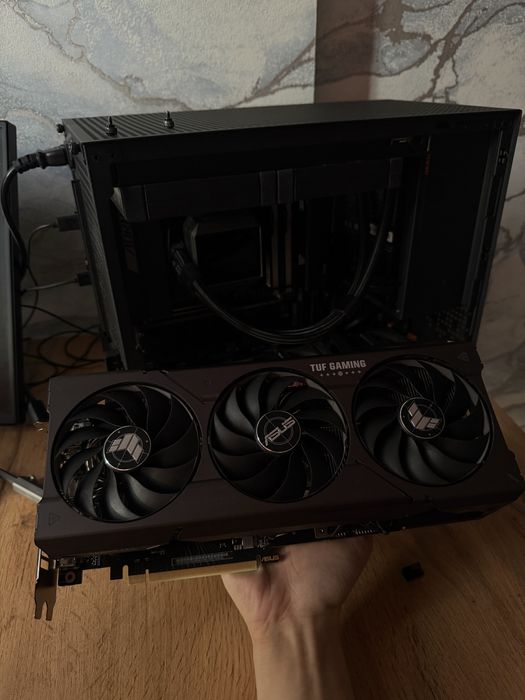 Видеокарта ASUS TUF GAMING GeForce RTX 4070 Super 12gb OC