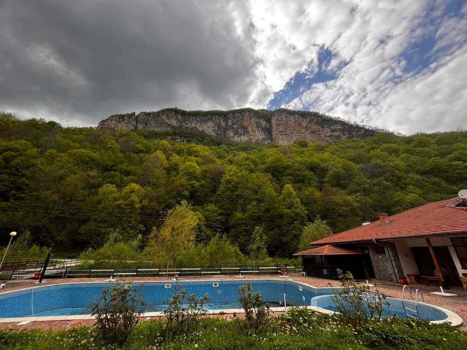 Продава се Къща в София, Бояна - 1600 кв.м за 1125 €/кв.м - Снимка #2