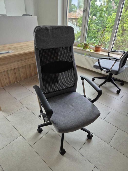 Scaun de birou ergonomic cu tetiera si roti – 16 disponibile