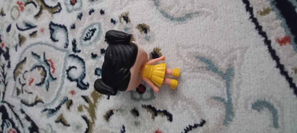 Кукла из игры кальмара