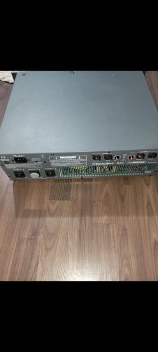 Vînd amplificator EV q44