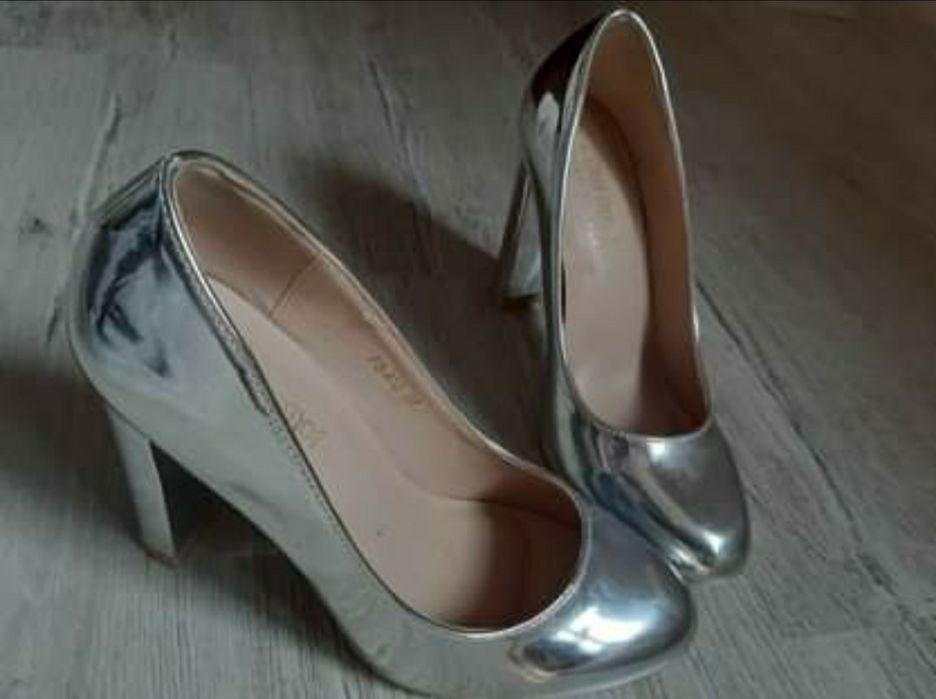 Pantofi eleganți