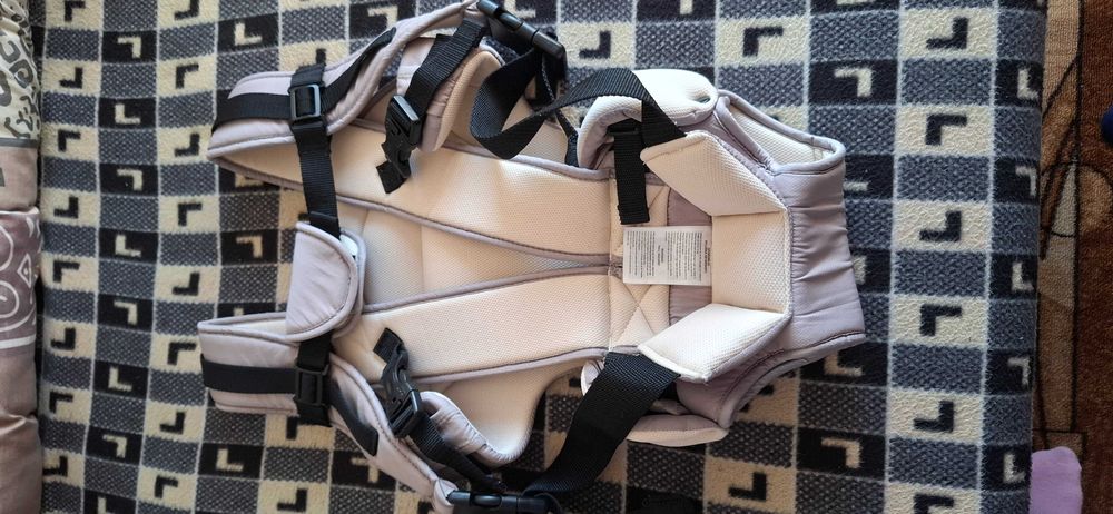 Ново кенгуру за носене на бебе