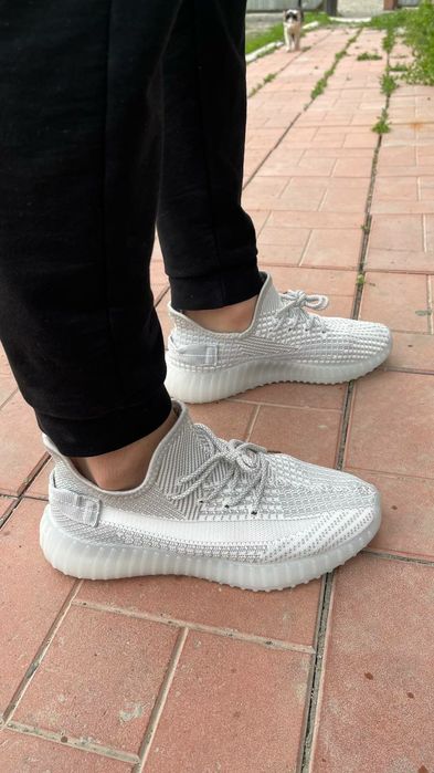 Обувь(кроссовки)